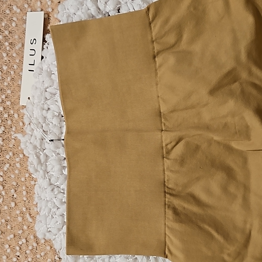Ilus Label Shorts - Picture 2 of 13